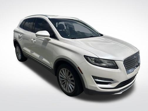 White Platinum Tri-Coat Metallic 2019 Lincoln MKC Standard