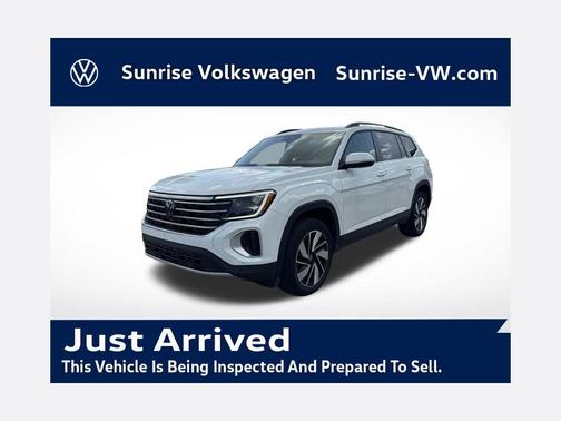 Pure White 2024 Volkswagen Atlas 2.0T SE w/Technology