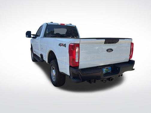 Oxford White 2025 Ford F-250 XL