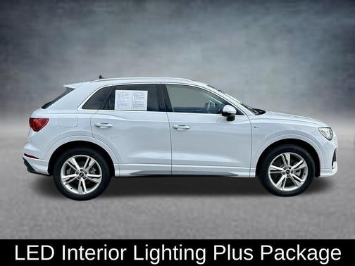 Glacier White Metallic 2024 Audi Q3 45 S line Premium