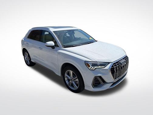 Glacier White Metallic 2024 Audi Q3 45 S line Premium