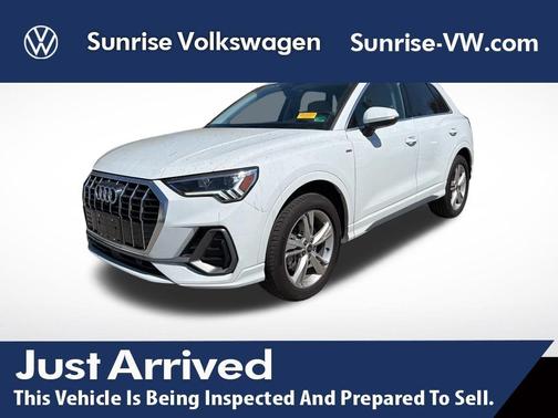 Glacier White Metallic 2024 Audi Q3 45 S line Premium