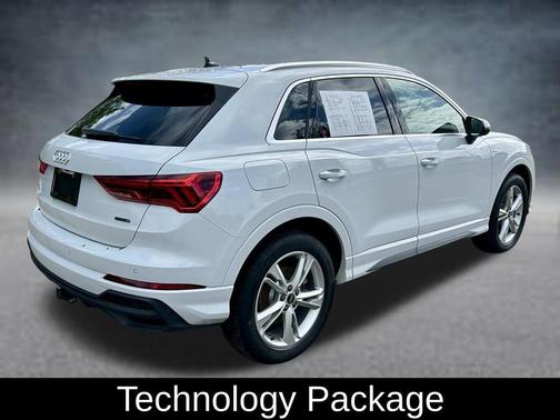 Glacier White Metallic 2024 Audi Q3 45 S line Premium