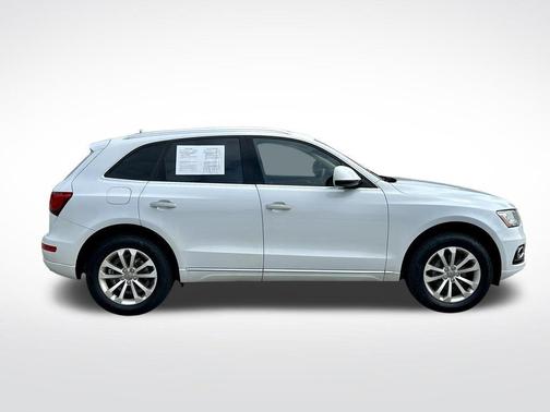 Glacier White Metallic 2016 Audi Q5 2.0T Premium Plus