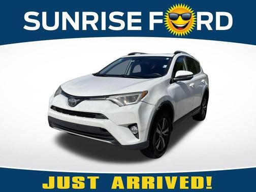 Super White 2018 Toyota RAV4 XLE