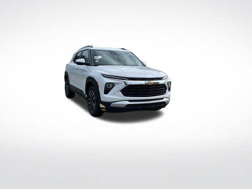 Summit White 2026 Chevrolet Trailblazer LT