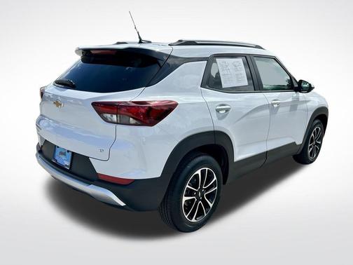Summit White 2026 Chevrolet Trailblazer LT