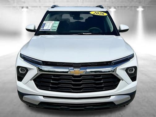 Summit White 2026 Chevrolet Trailblazer LT
