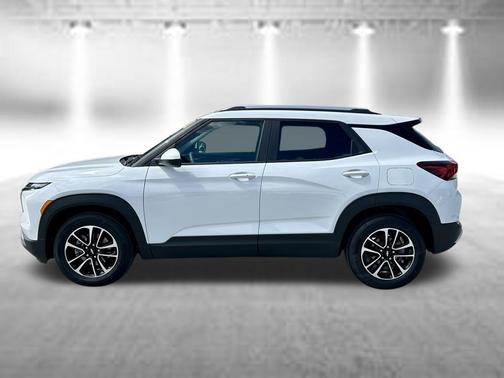 Summit White 2026 Chevrolet Trailblazer LT