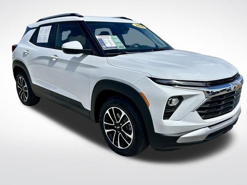 Summit White 2026 Chevrolet Trailblazer LT