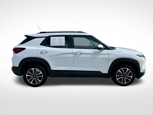 Summit White 2026 Chevrolet Trailblazer LT