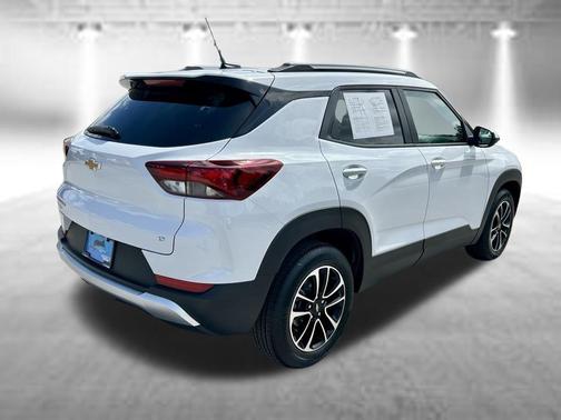 Summit White 2026 Chevrolet Trailblazer LT