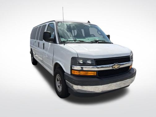 Summit White 2018 Chevrolet Express 3500 LT
