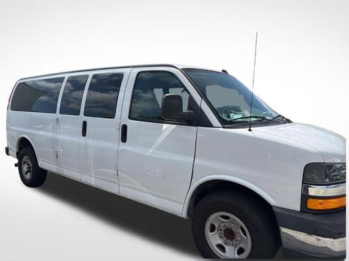 Summit White 2018 Chevrolet Express 3500 LT
