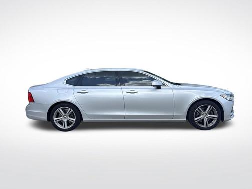 Bright Silver Metallic 2018 Volvo S90 T5 Momentum