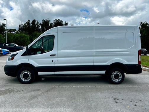 2025 Ford Transit-250 148 WB Medium Roof Cargo