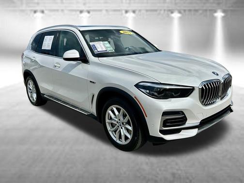 Mineral White Metallic 2023 BMW X5 PHEV xDrive45e