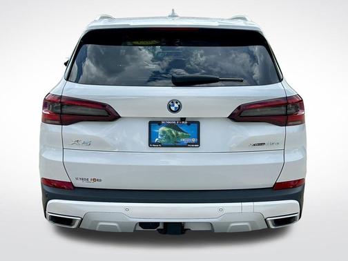 Mineral White Metallic 2023 BMW X5 PHEV xDrive45e