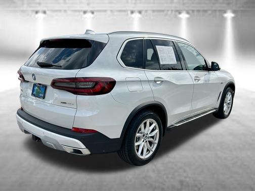 Mineral White Metallic 2023 BMW X5 PHEV xDrive45e