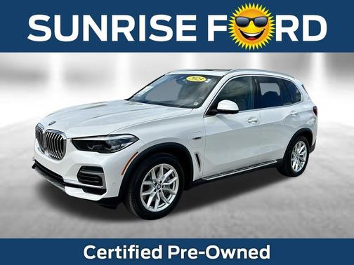 Mineral White Metallic 2023 BMW X5 PHEV xDrive45e