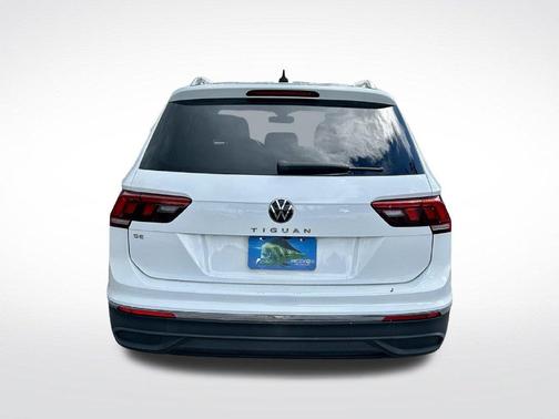 Pure White 2022 Volkswagen Tiguan 2.0T SE