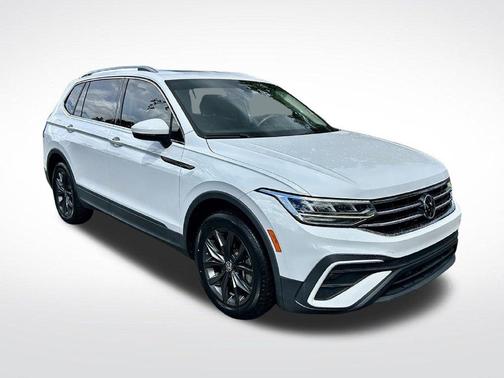 Pure White 2022 Volkswagen Tiguan 2.0T SE
