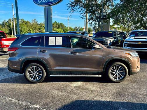 Toasted Walnut Pearl 2019 Toyota Highlander XLE