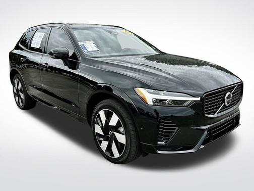 2025 Volvo XC60 Plug-In Hybrid T8 Plus