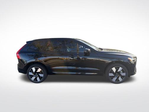 2025 Volvo XC60 Plug-In Hybrid T8 Plus