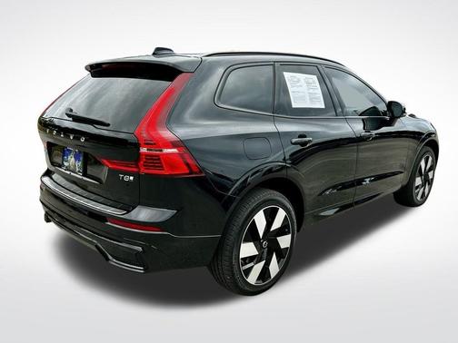 2025 Volvo XC60 Plug-In Hybrid T8 Plus