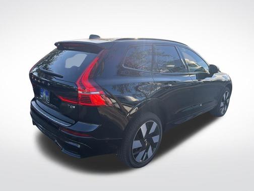 2025 Volvo XC60 Plug-In Hybrid T8 Plus