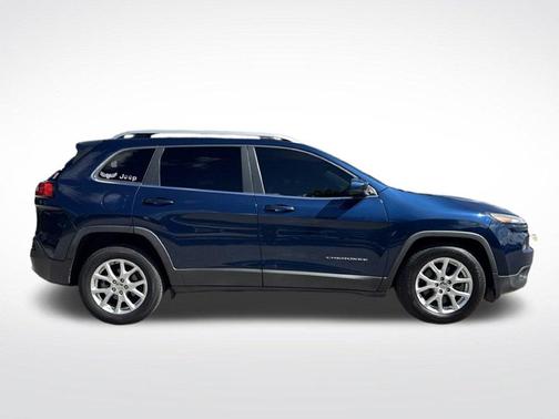Patriot Blue Pearlcoat 2018 Jeep Cherokee Latitude