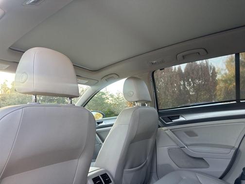 2016 Volkswagen Golf SportWagen TSI SE 4-Door