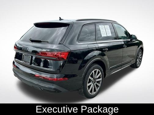 Mythos Black Metallic 2023 Audi Q7 45 Premium Plus