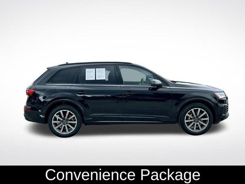 Mythos Black Metallic 2023 Audi Q7 45 Premium Plus