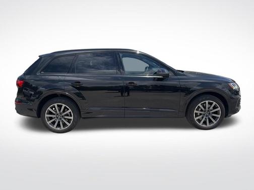 Mythos Black Metallic 2023 Audi Q7 45 Premium Plus