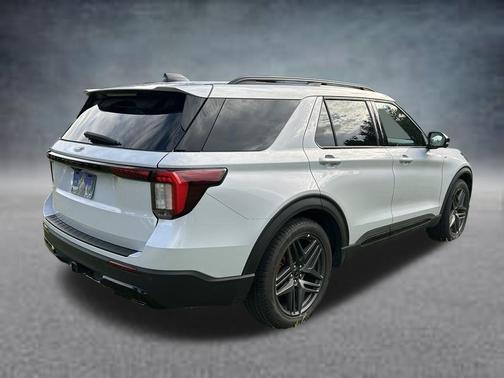 White Metallic 2026 Ford Explorer ST-Line