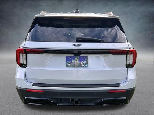 White Metallic 2026 Ford Explorer ST-Line