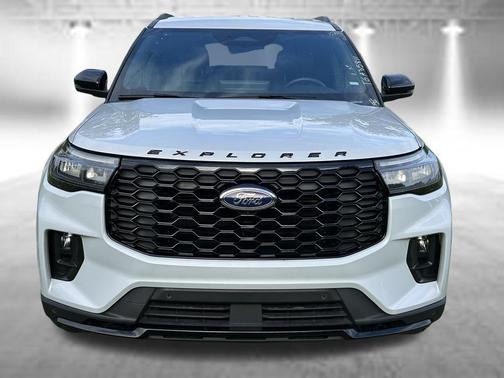 White Metallic 2026 Ford Explorer ST-Line