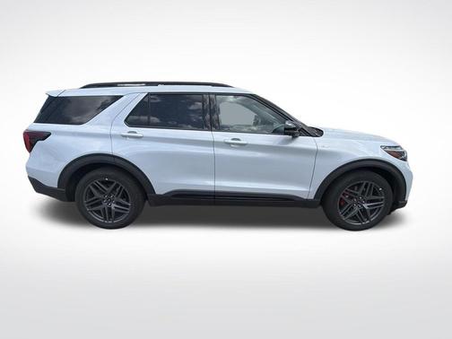 White Metallic 2026 Ford Explorer ST-Line