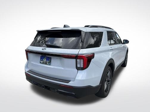 White Metallic 2026 Ford Explorer ST-Line