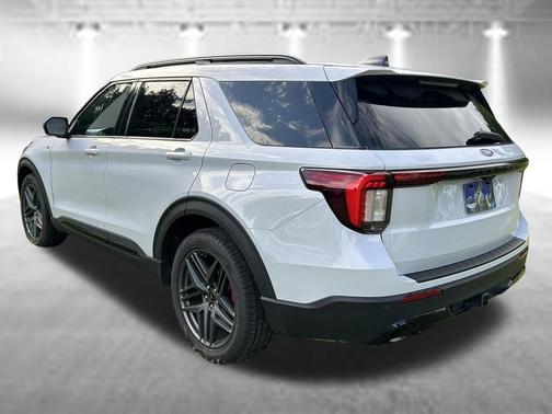 White Metallic 2026 Ford Explorer ST-Line