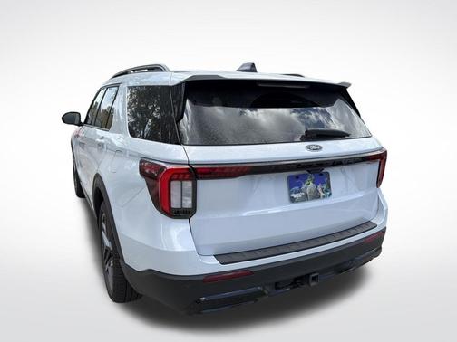White Metallic 2026 Ford Explorer ST-Line