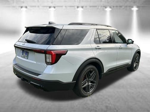 White Metallic 2026 Ford Explorer ST-Line