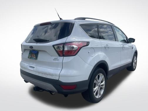 Oxford White 2018 Ford Escape SE