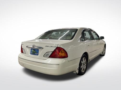 White 2002 Toyota Avalon XL