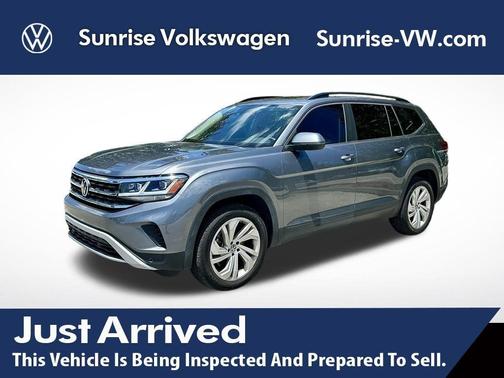 Platinum Gray Metallic 2021 Volkswagen Atlas 3.6 V6 SE w/ Technology