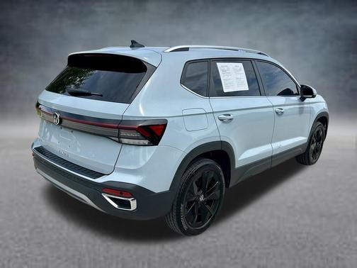 Alpine Grey 2025 Volkswagen Taos 1.5T SE