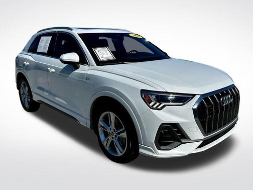 2022 Audi Q3 45 S line Premium