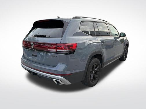 2024 Volkswagen Atlas 2.0T Peak Edition SEL